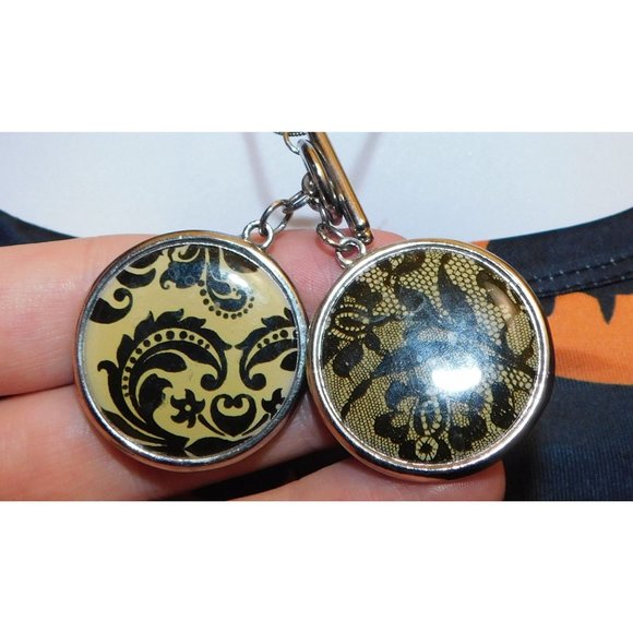 Lace Glass Pendant Necklace - Picture 5 of 7